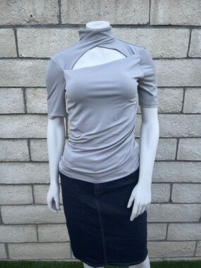 Adrienne Landau Women’s Asymmetric Cutout Top in Light Gray